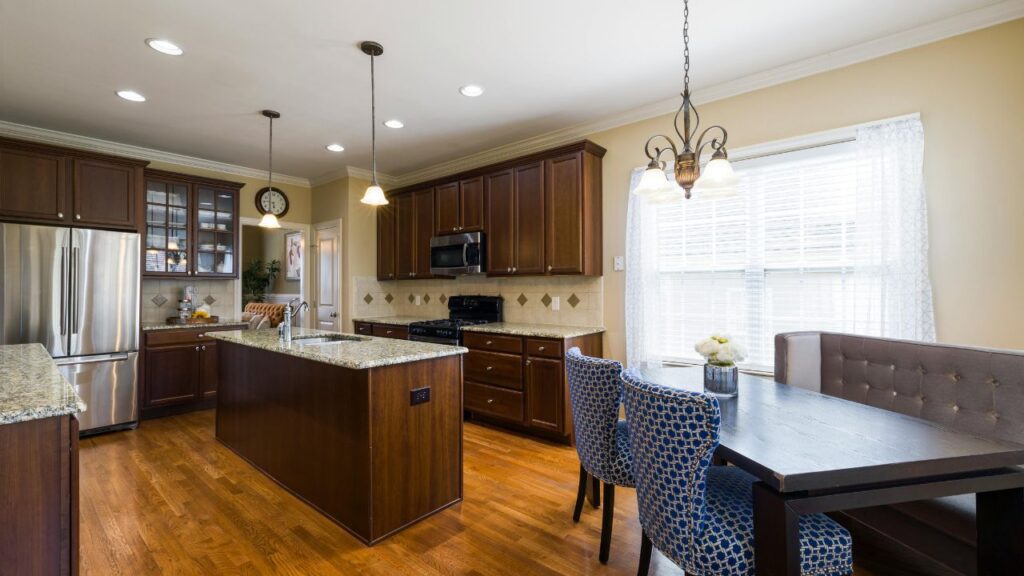 How to Make Apartment 305 Your New Home