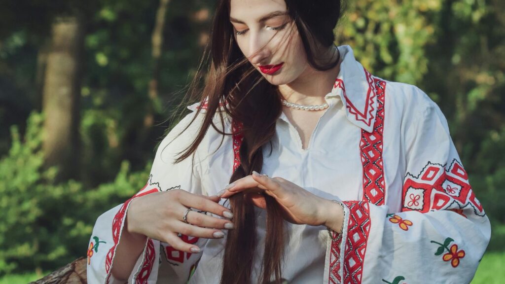 The Role of Color Palettes in Creating Refined Outfits