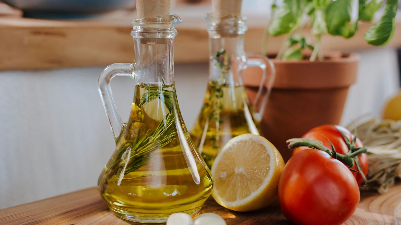 Bars & Oil: The Secret Duo Powering Your Favorite Snacks 